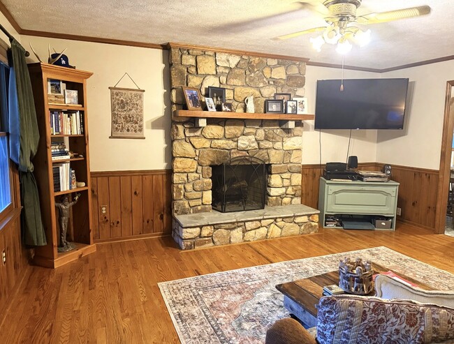 Building Photo - 7500 Meat Camp Rd