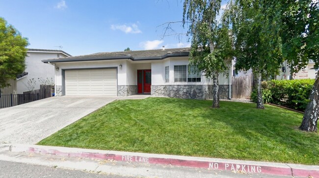 Foto del edificio - Expansive Valley Views & Private Living in Castro Valley - 4BD/3BA Exec Home