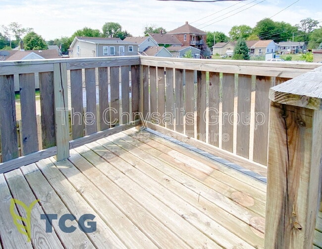 Building Photo - 227 Creve Coeur St