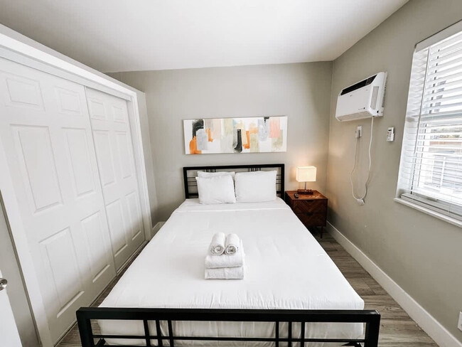 Building Photo - 50 Davie Blvd