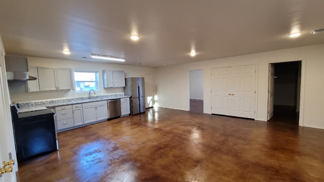 Building Photo - 1710 6th Ave
