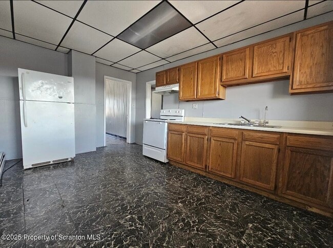 Building Photo - 202 Moosic Rd