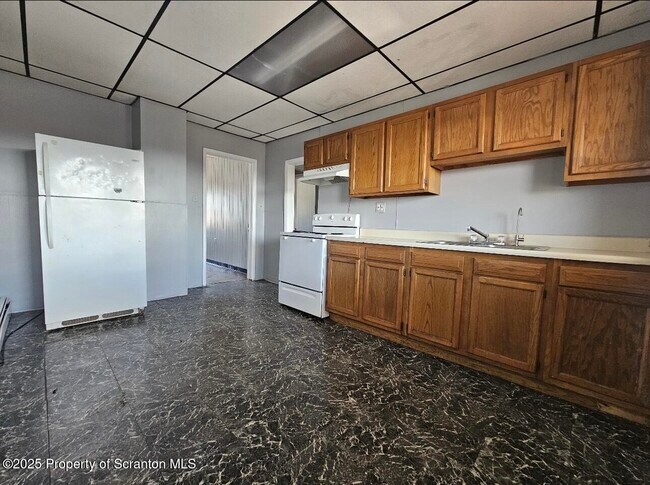 Foto del edificio - 202 Moosic Rd