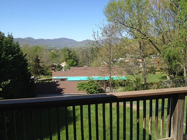 Foto del edificio - Oakley - Bungalow with Mountain Views!
