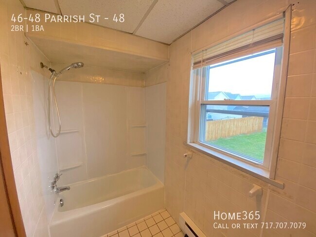 Building Photo - 2 BR 1 BA - Sunny/Cosy Half Double Duplex,...