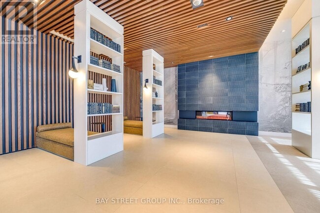 Photo du bâtiment - 297-1297 Oak Walk Dr