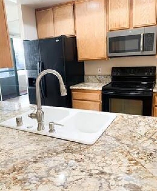 Kitchen - 600 W 9th St