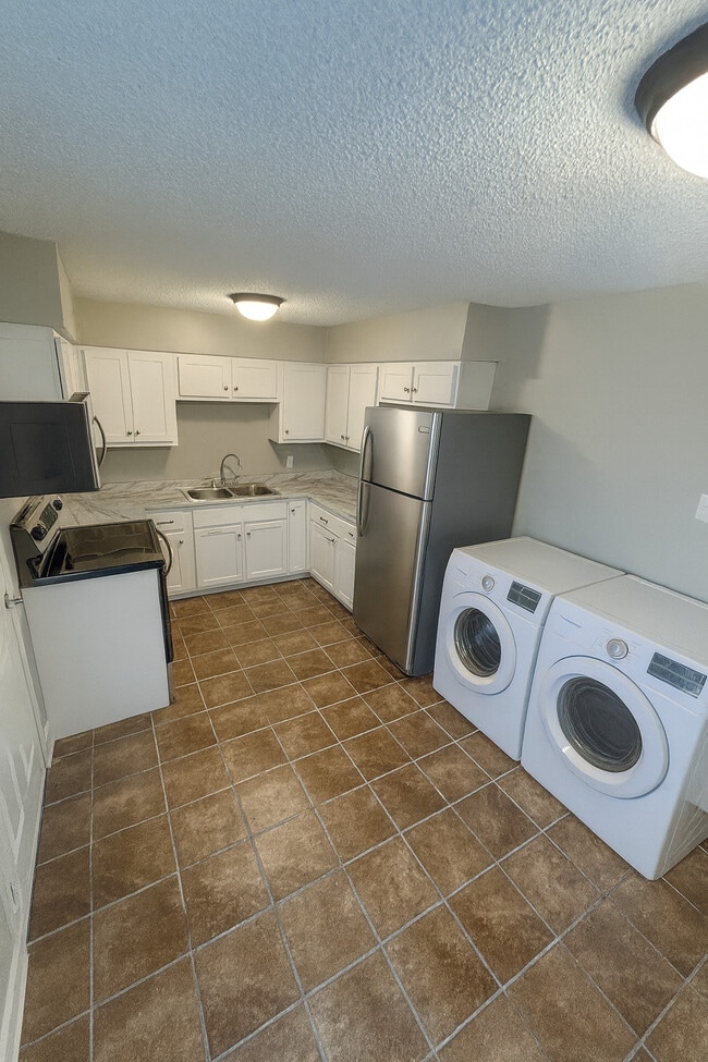 Building Photo - Grove Apartments