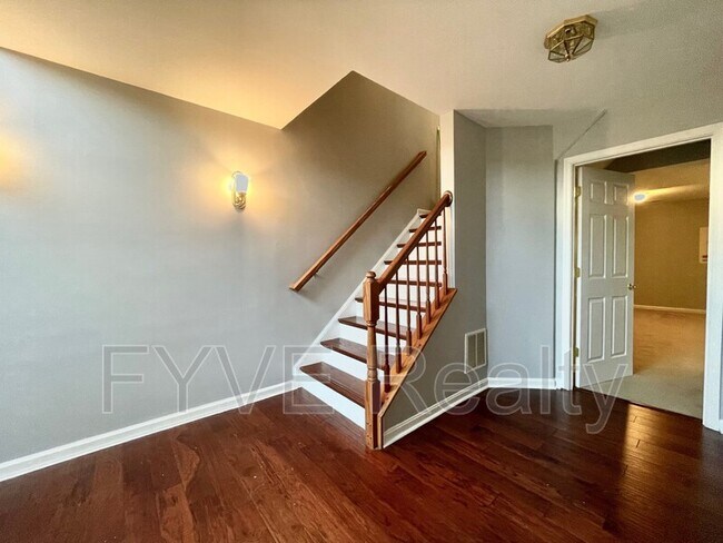 Building Photo - 106 Blossom Ln