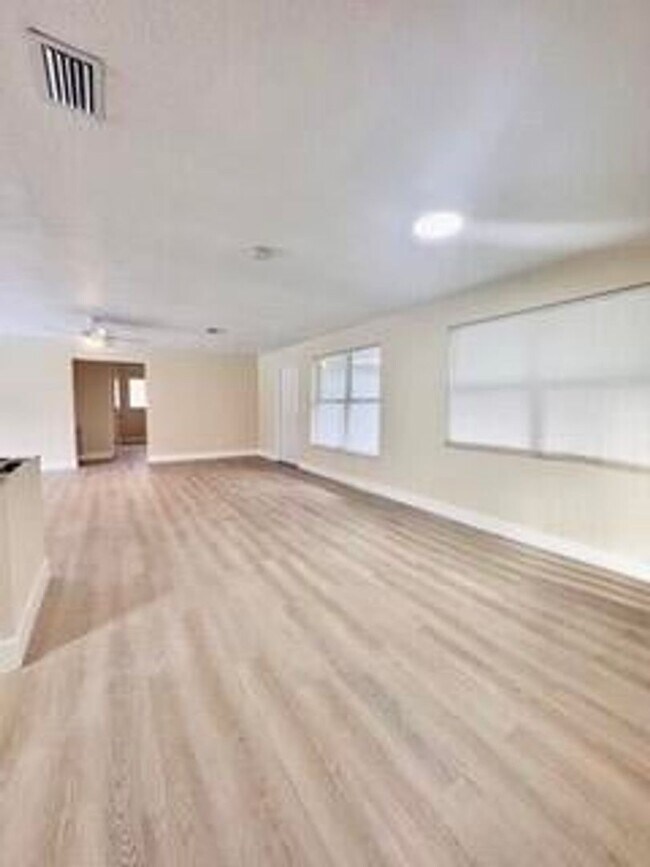 Foto del edificio - 3112 SE 1st Pl