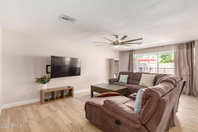 Building Photo - 2626 N 69th Pl