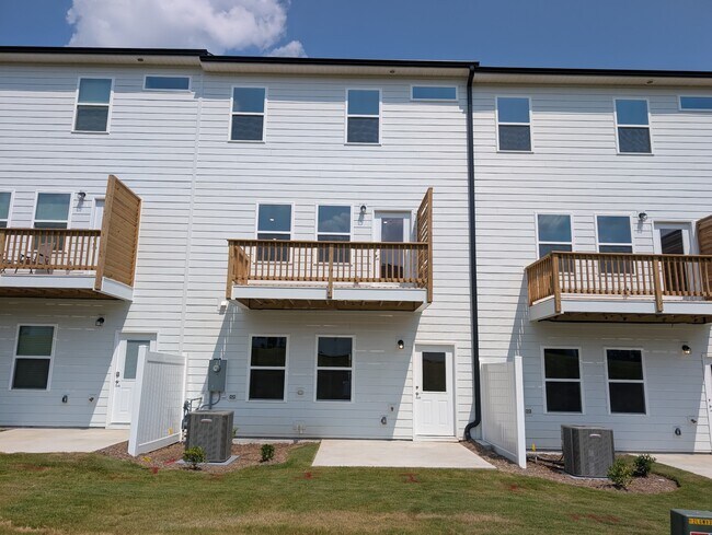 Foto del edificio - 1518 Tamarisk Ln