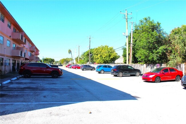 Foto del edificio - 17101 NW 57th Ave