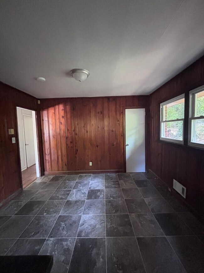 Foto del edificio - Two bedroom, one bath house.