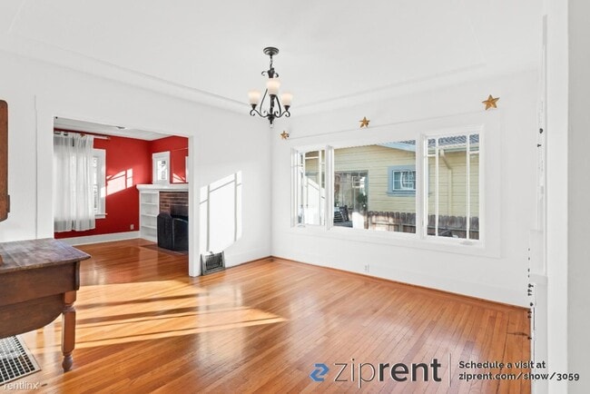 Building Photo - 3 br, 1.5 bath House - 3023 Champion St, O...