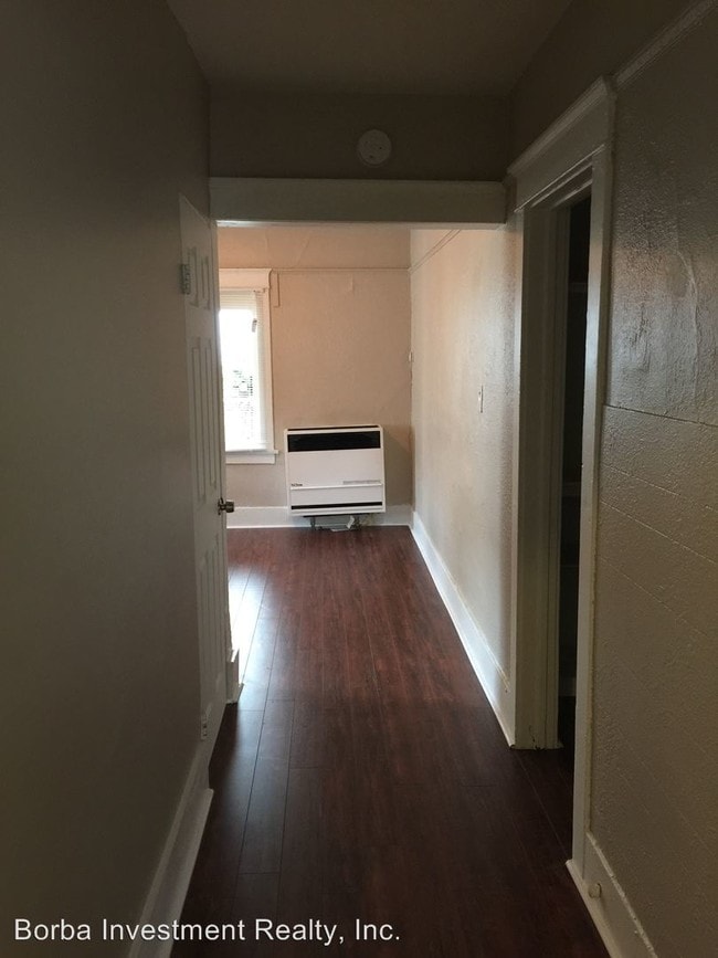 Building Photo - 905 Alamitos Ave