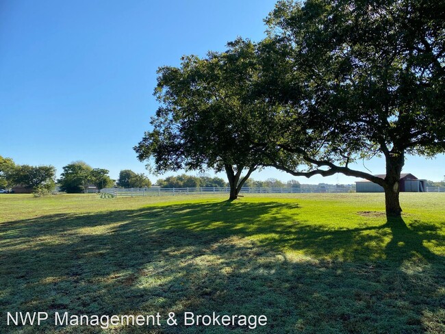 Building Photo - 3 br, 2 bath House - 230 E. Henderson