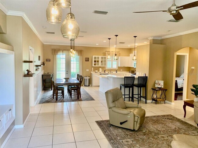 Building Photo - 2775 Royal Palm Dr