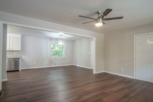 Building Photo - 5942 Ridge Dr SE