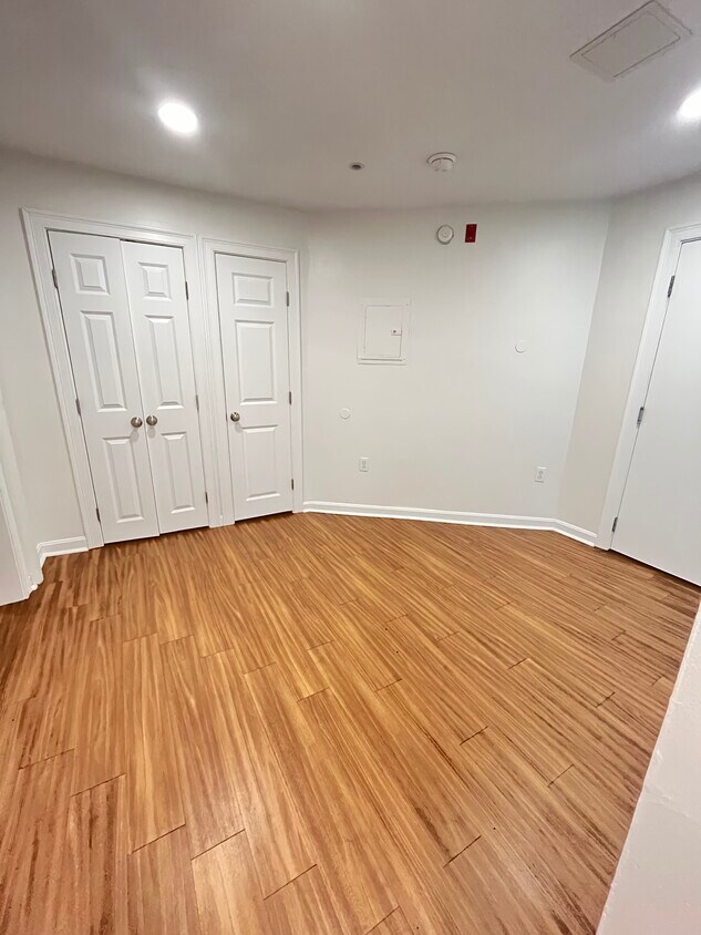 Building Photo - 58 Burbank St