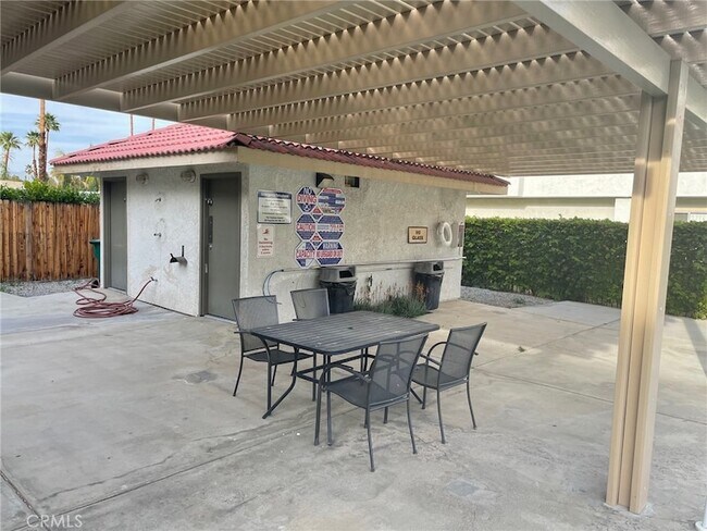 Foto del edificio - 74614 Driftwood Dr