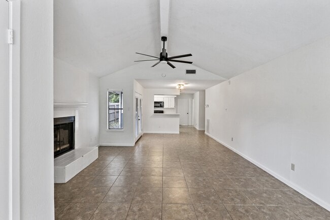 Building Photo - 2208 Lobo Dr