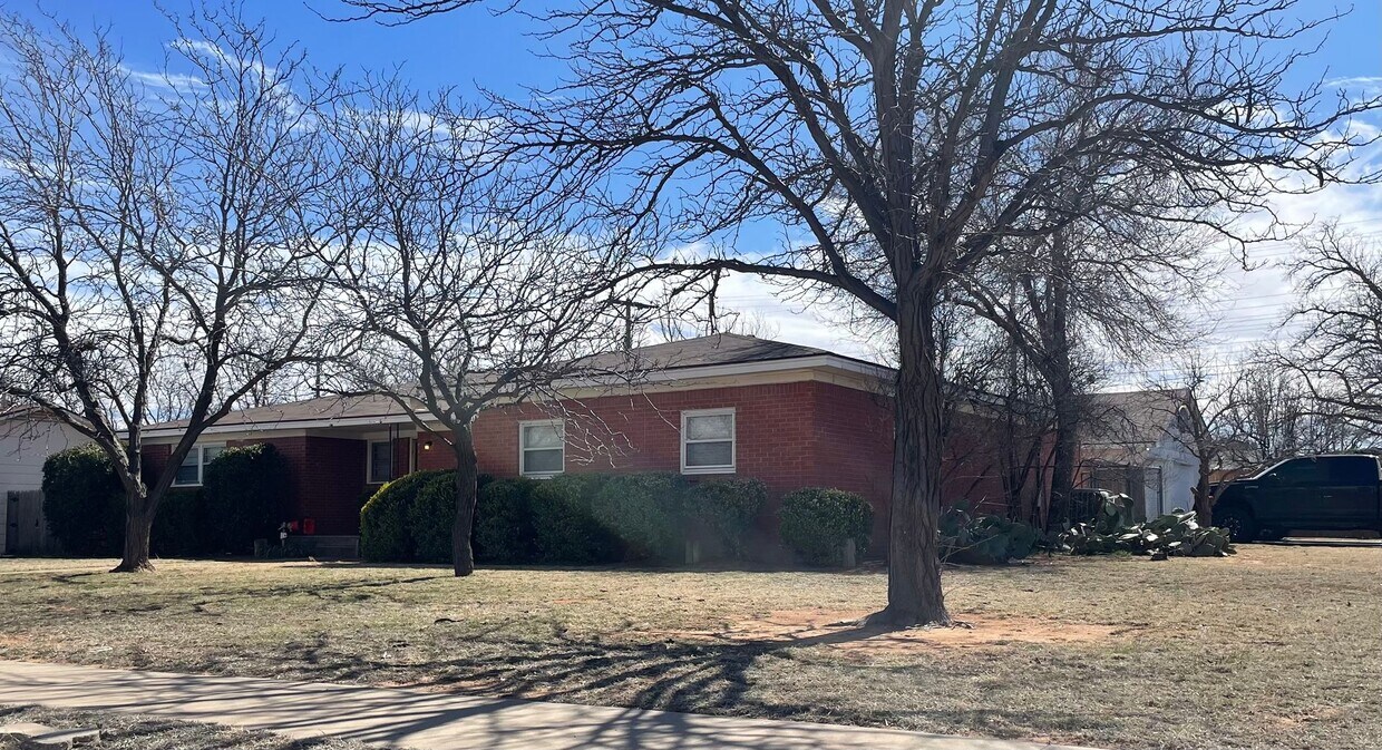 Foto del edificio - PRE-LEASING FALL 2026 ! Available AUG 2026