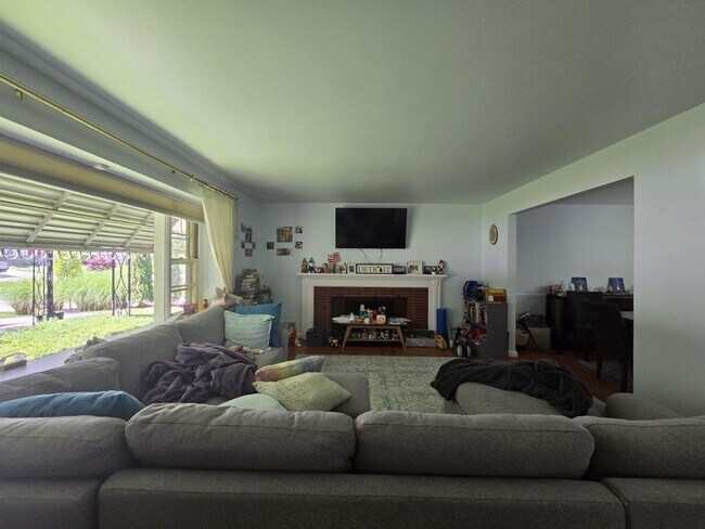 Foto del edificio - Spacious 4 Bedroom, 3 Bathroom Home in Close in Bethesda!!