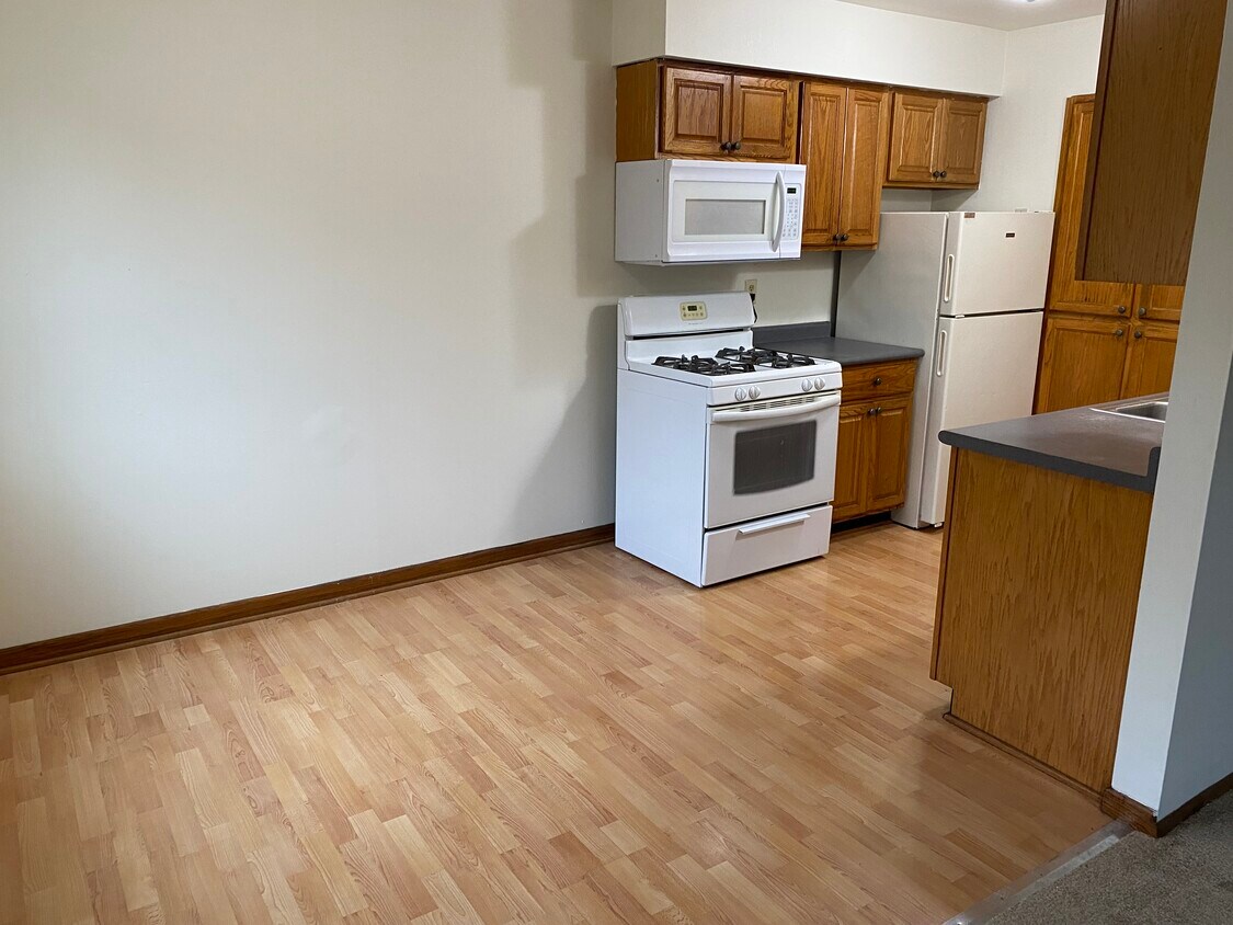 Primary Photo - 7871 N 60th St