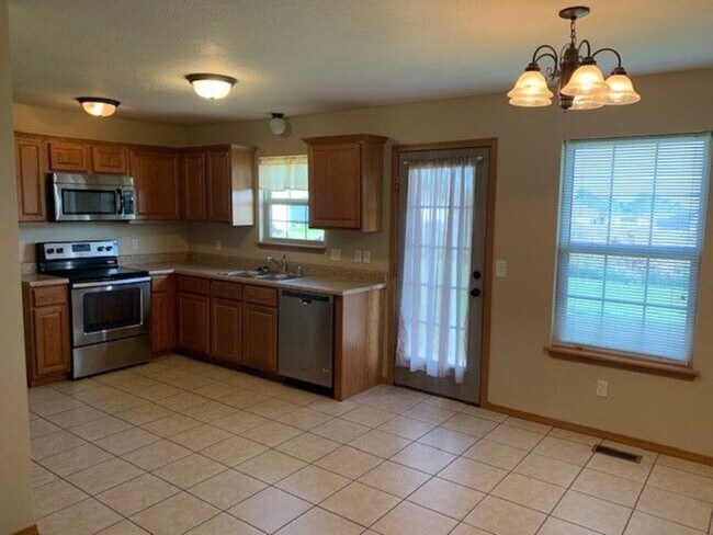 Building Photo - 408 Bradford Pear