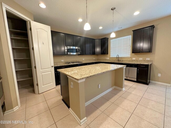 Building Photo - 4578 Silverthorn Dr