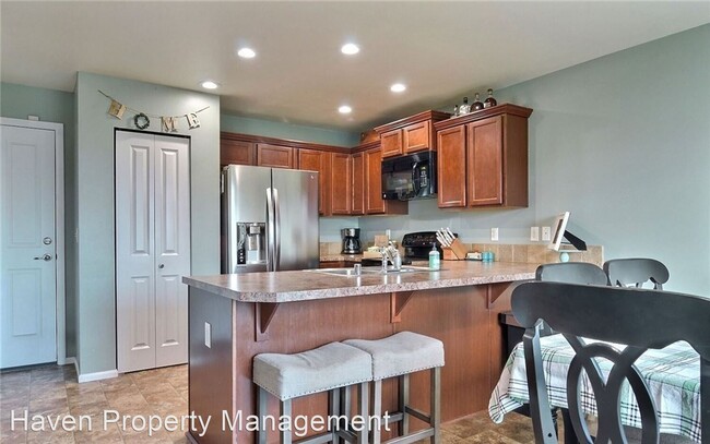 Building Photo - 4 br, 2.5 bath House - 1927 200th St E