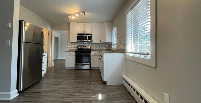 Foto del edificio - 689 Lowry Ave NE
