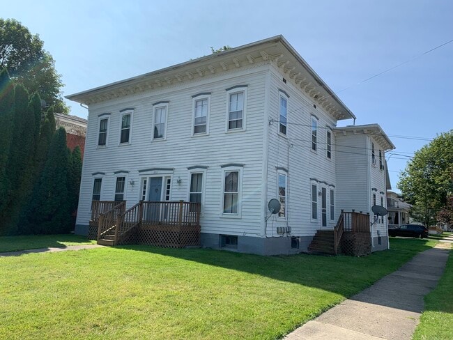 Building Photo - 223 Main St