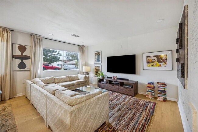 Foto del edificio - 6809 Meadow Cir