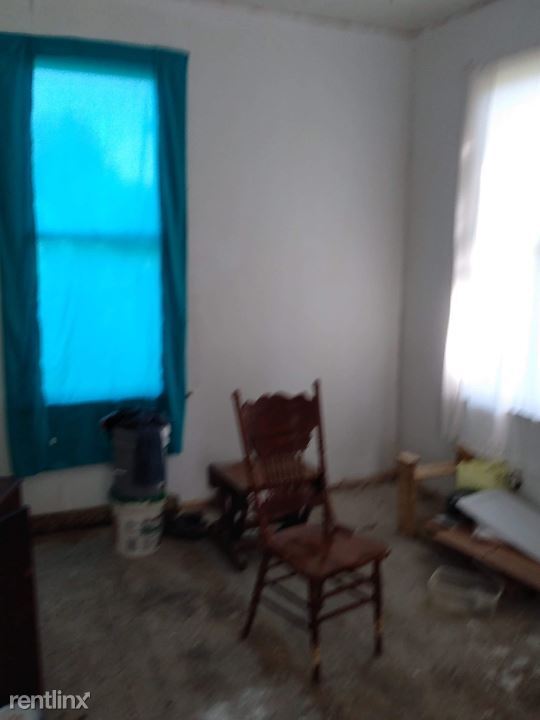 Building Photo - 4 br, 1 bath House - 303 Barr St.