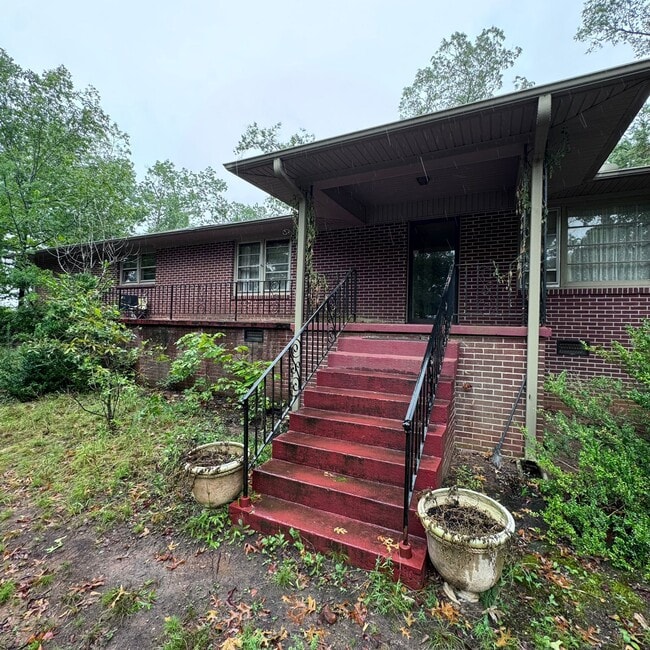 Building Photo - Farm House