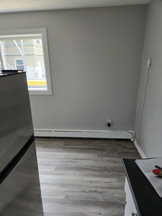 Building Photo - Charming Unit for Lease