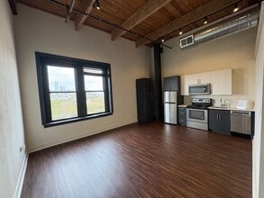 Building Photo - 806 Sampson St