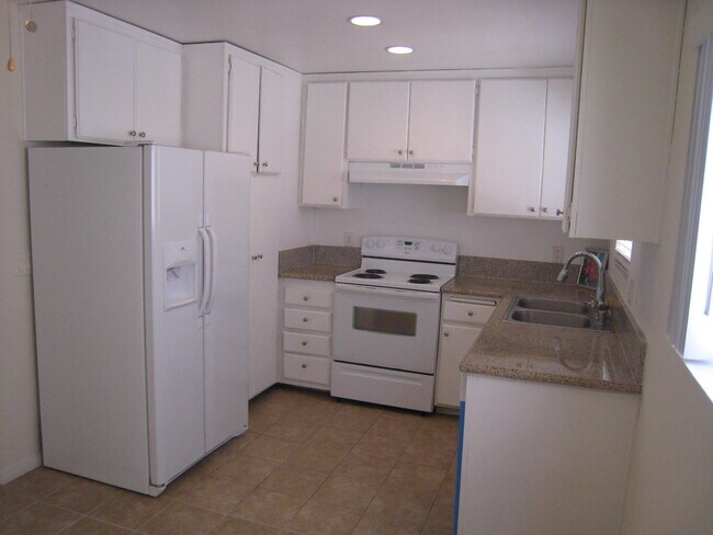 Foto del edificio - 719 N Eucalyptus Ave