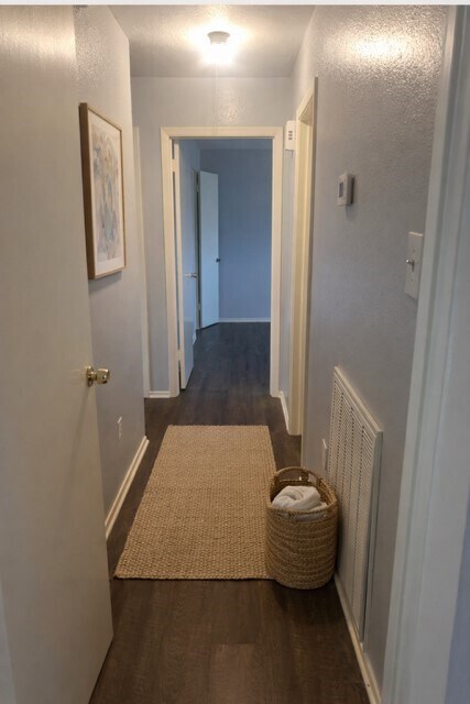 Building Photo - 1202 Twining Oaks Ln