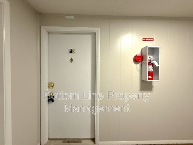 Building Photo - 3148 Central Ave