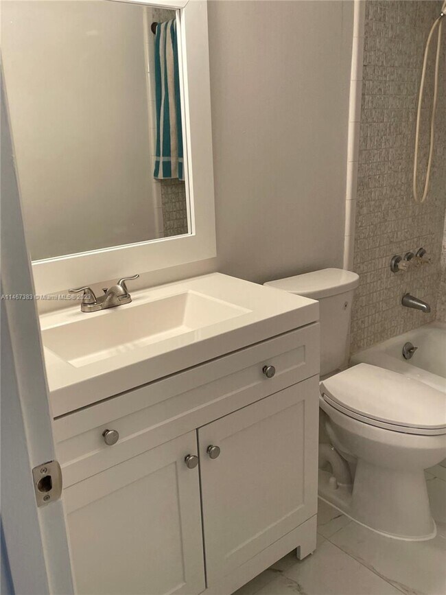 Building Photo - 7326 S Miami Lakeway S # 7326
