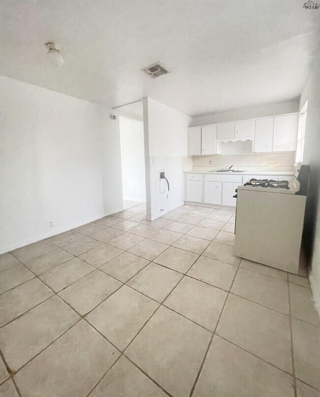 Building Photo - 1807 Westcliff Dr