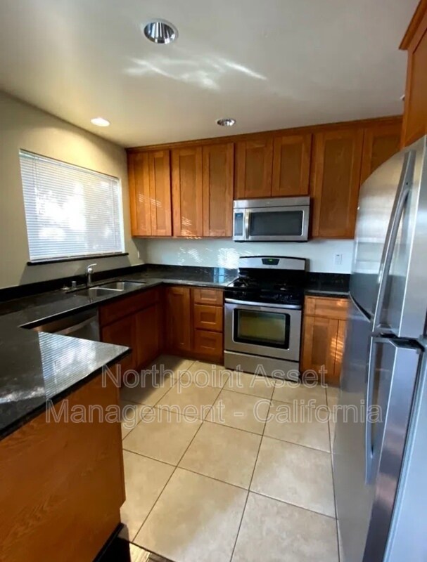 Foto del edificio - 1229 Jonas Ave