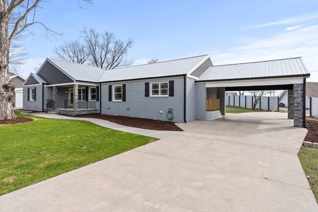 Building Photo - 102 Dogwood Ln