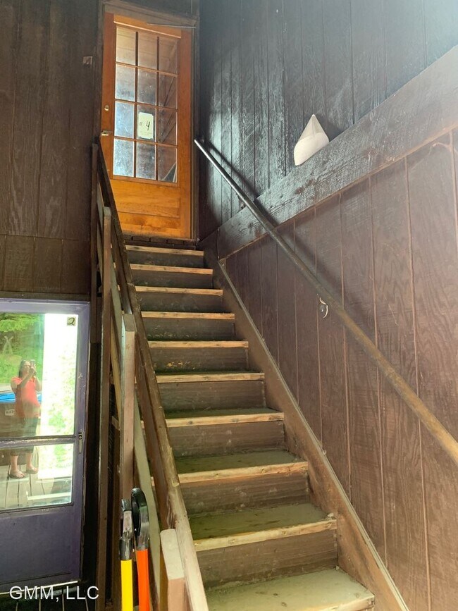 Building Photo - 473 Maple St