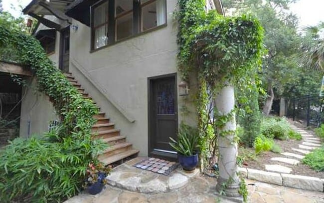 Building Photo - 2826 San Gabriel St
