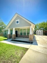 Building Photo - 218 Coopwood Ave