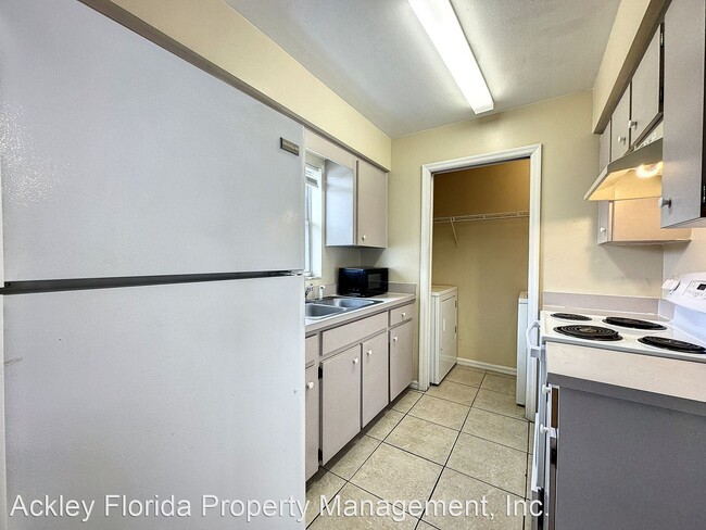 Building Photo - 2 br, 1 bath House - 606 Claude Homes Seni...